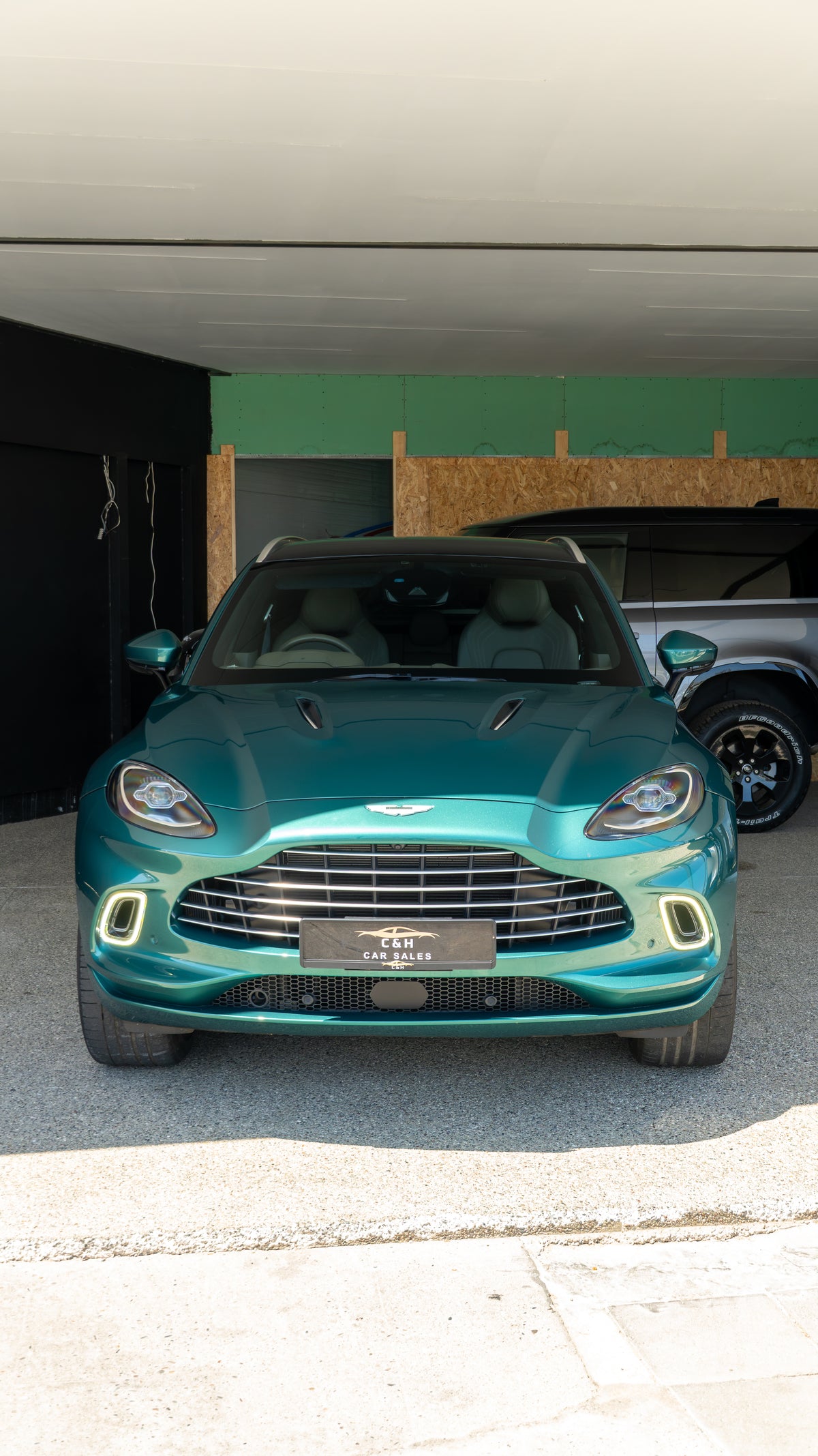 2023 Aston Martin DBX 4.0L Twin-Turbo V8