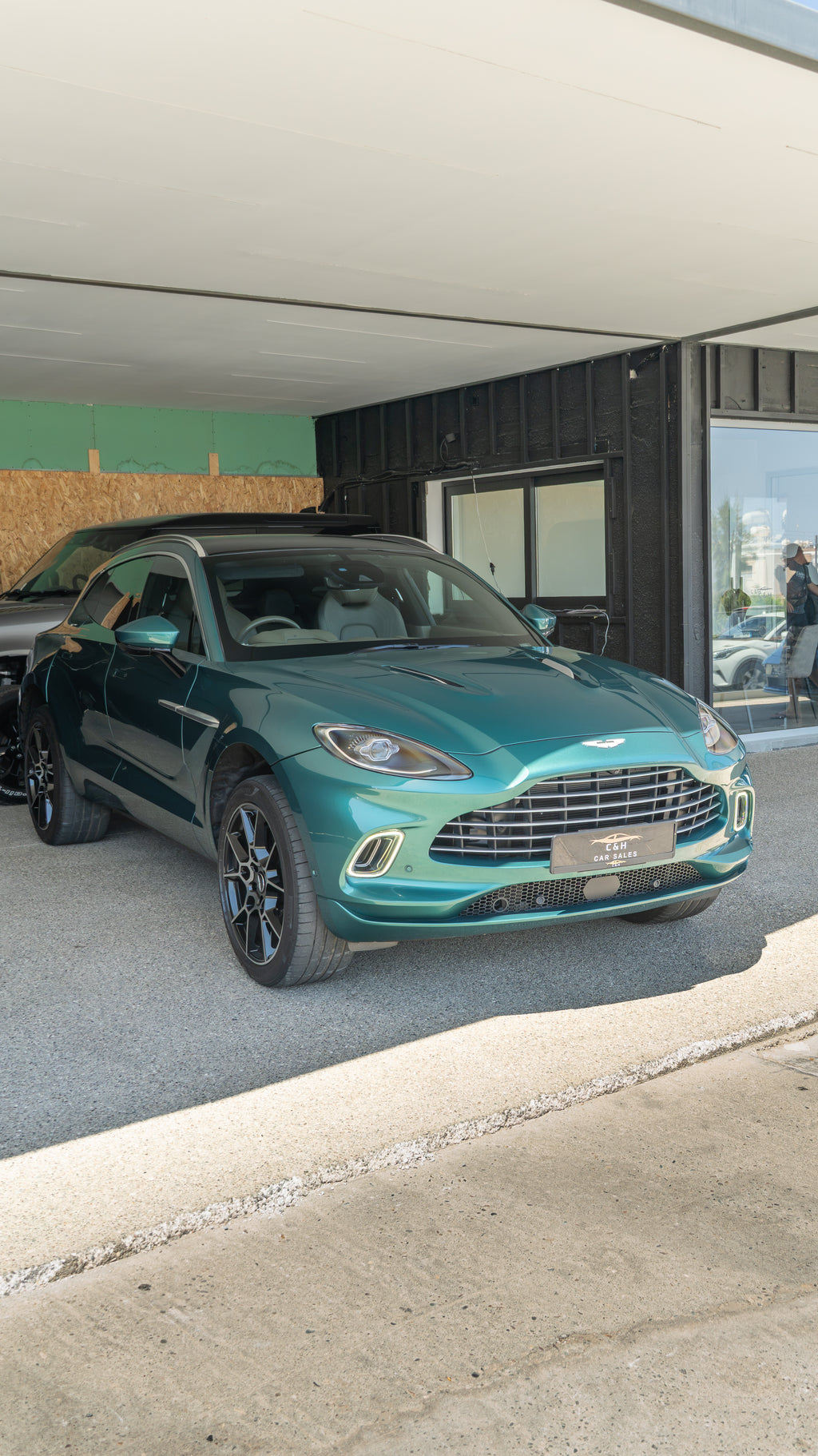 2023 Aston Martin DBX 4.0L Twin-Turbo V8