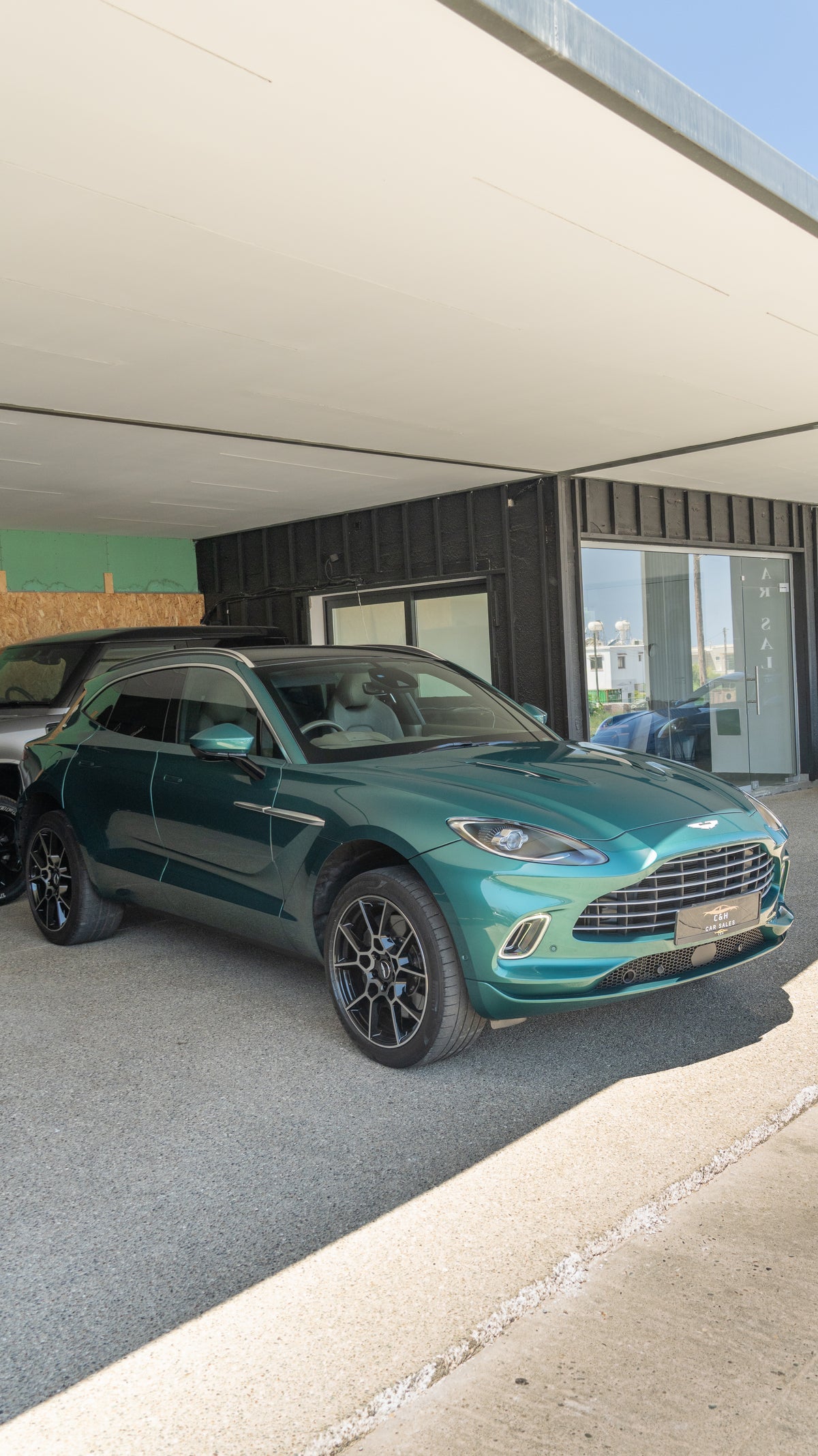 2023 Aston Martin DBX 4.0L Twin-Turbo V8