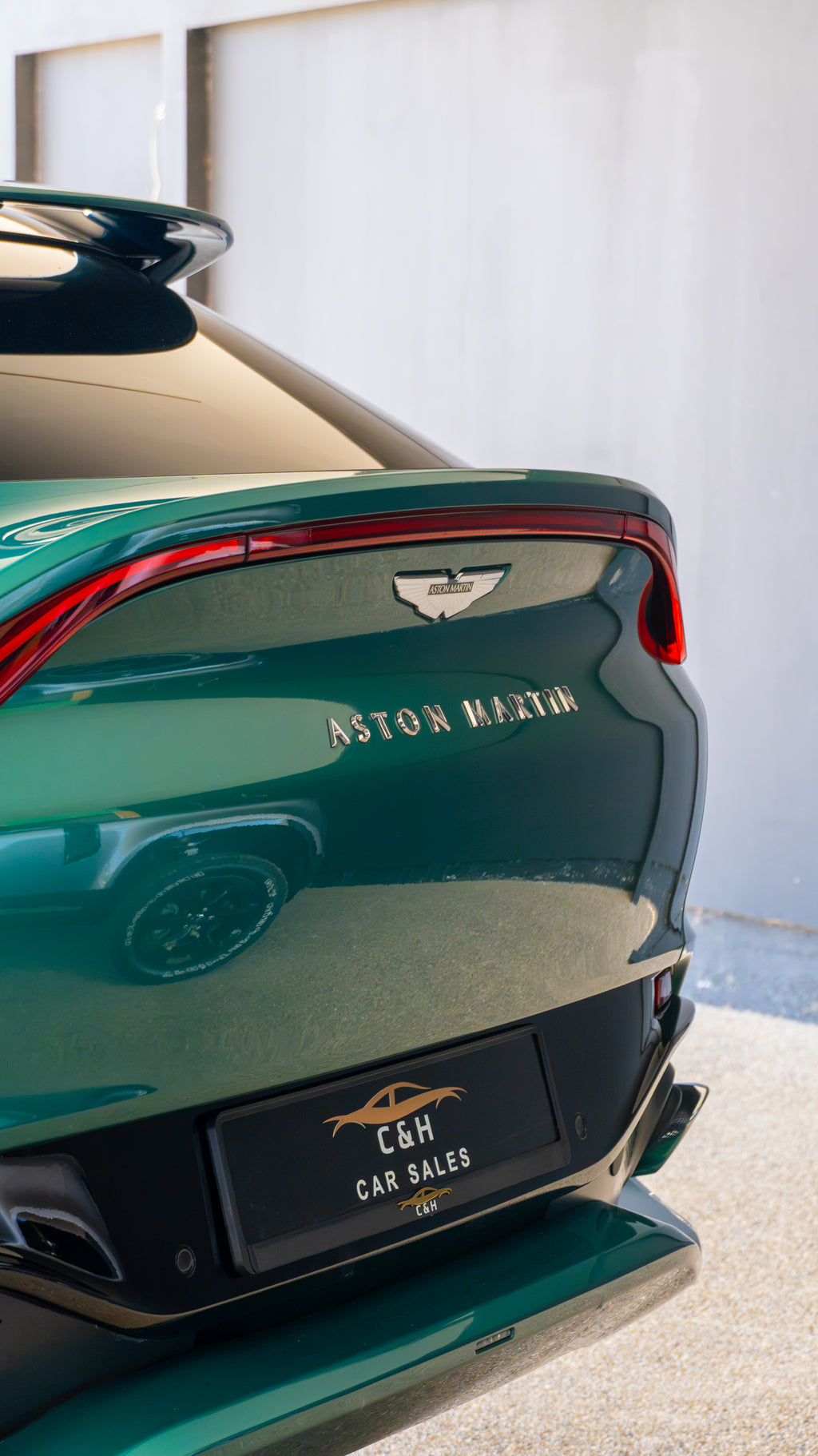 2023 Aston Martin DBX 4.0L Twin-Turbo V8