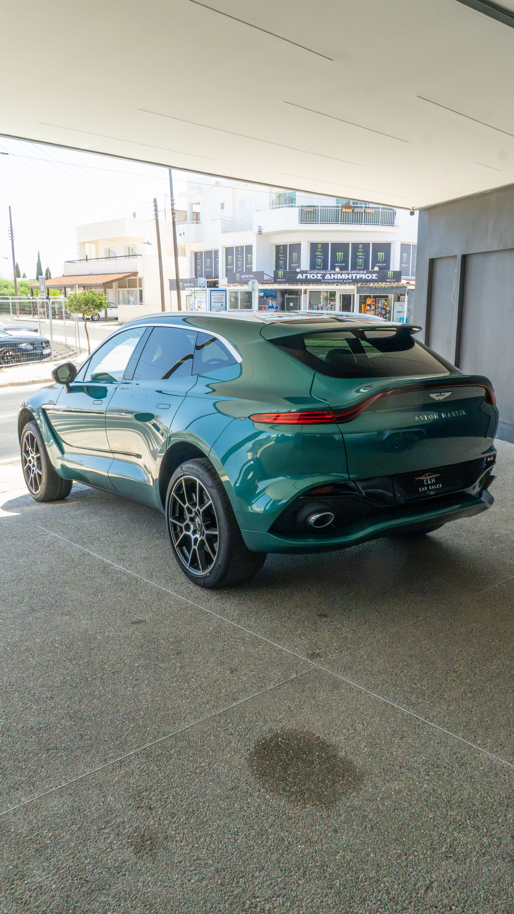2023 Aston Martin DBX 4.0L Twin-Turbo V8