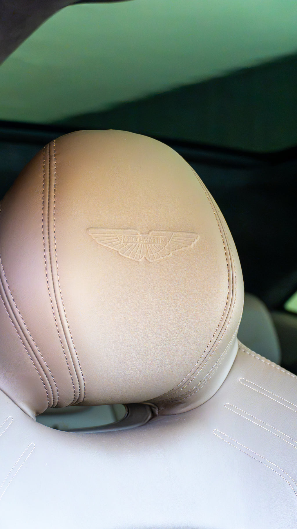 2023 Aston Martin DBX 4.0L Twin-Turbo V8